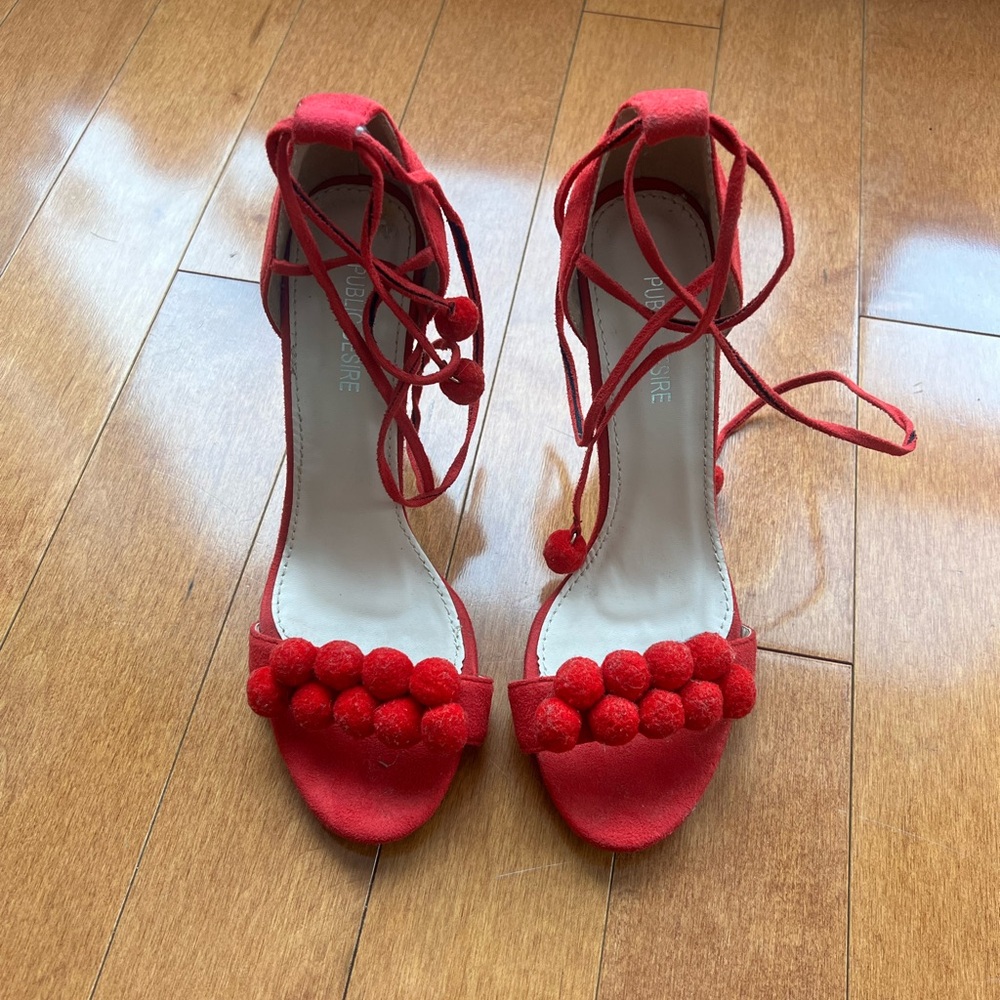 Red chic high-heel sandals 👠